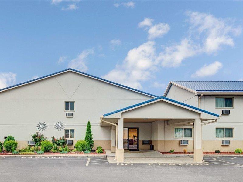 Super 8 By Wyndham Indianapolis Emerson Extérieur photo