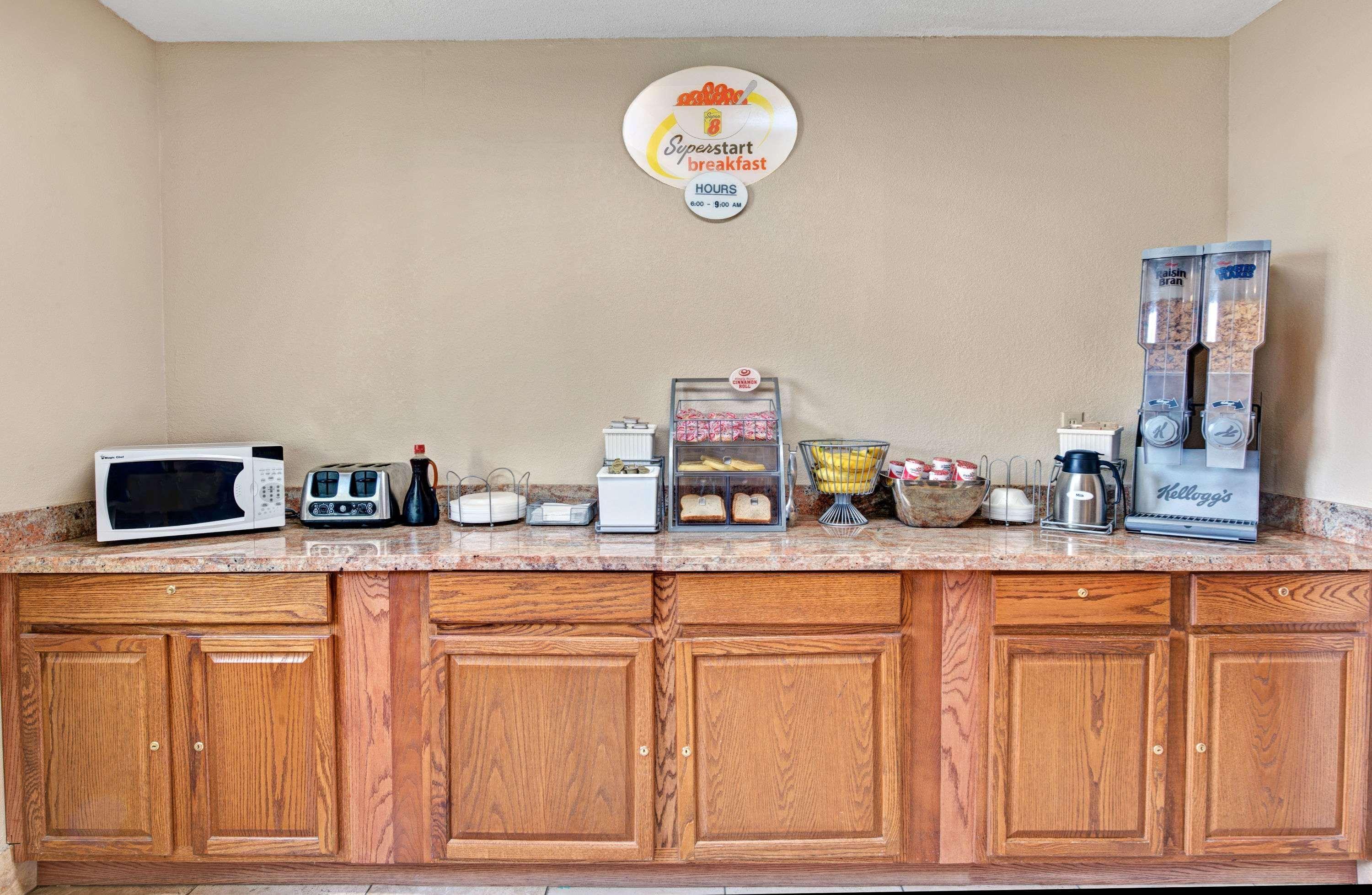 Super 8 By Wyndham Indianapolis Emerson Extérieur photo