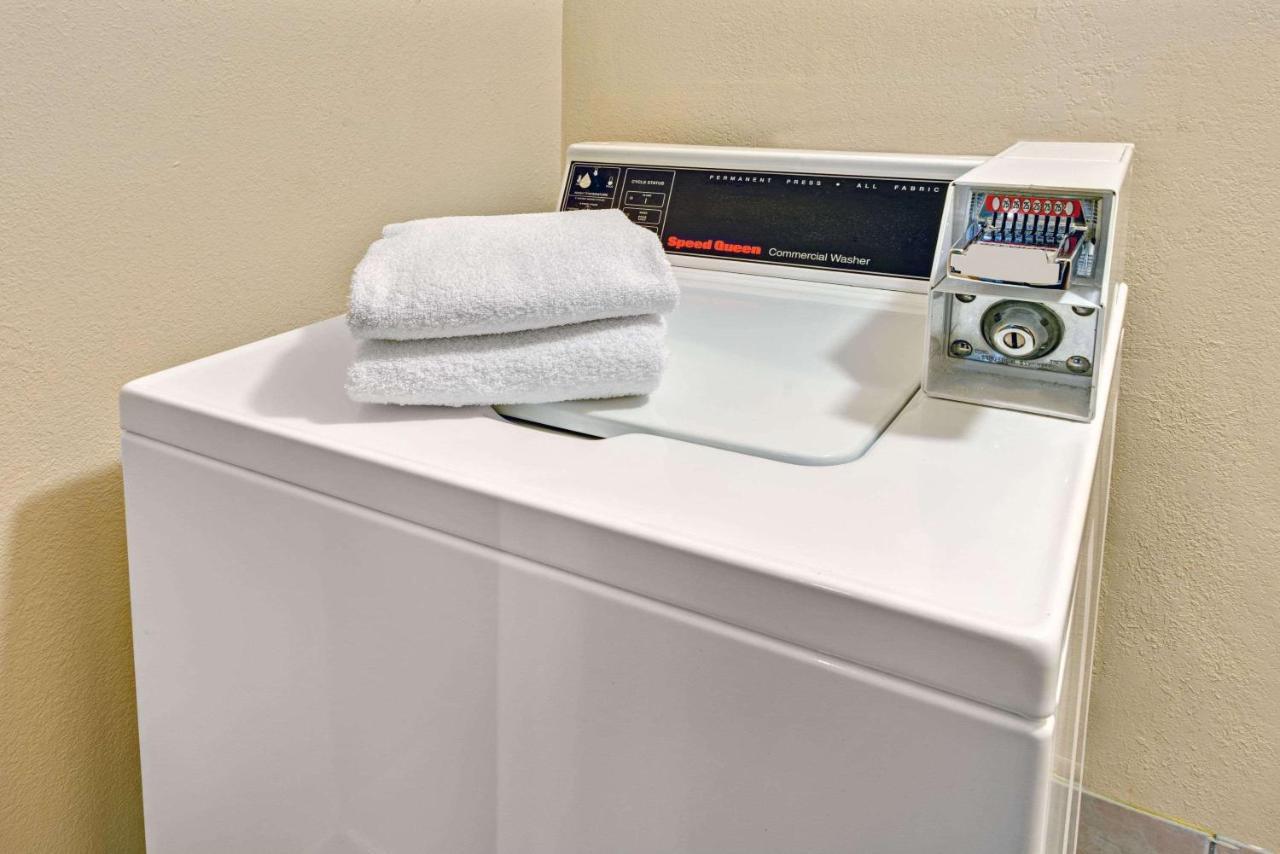 Super 8 By Wyndham Indianapolis Emerson Extérieur photo