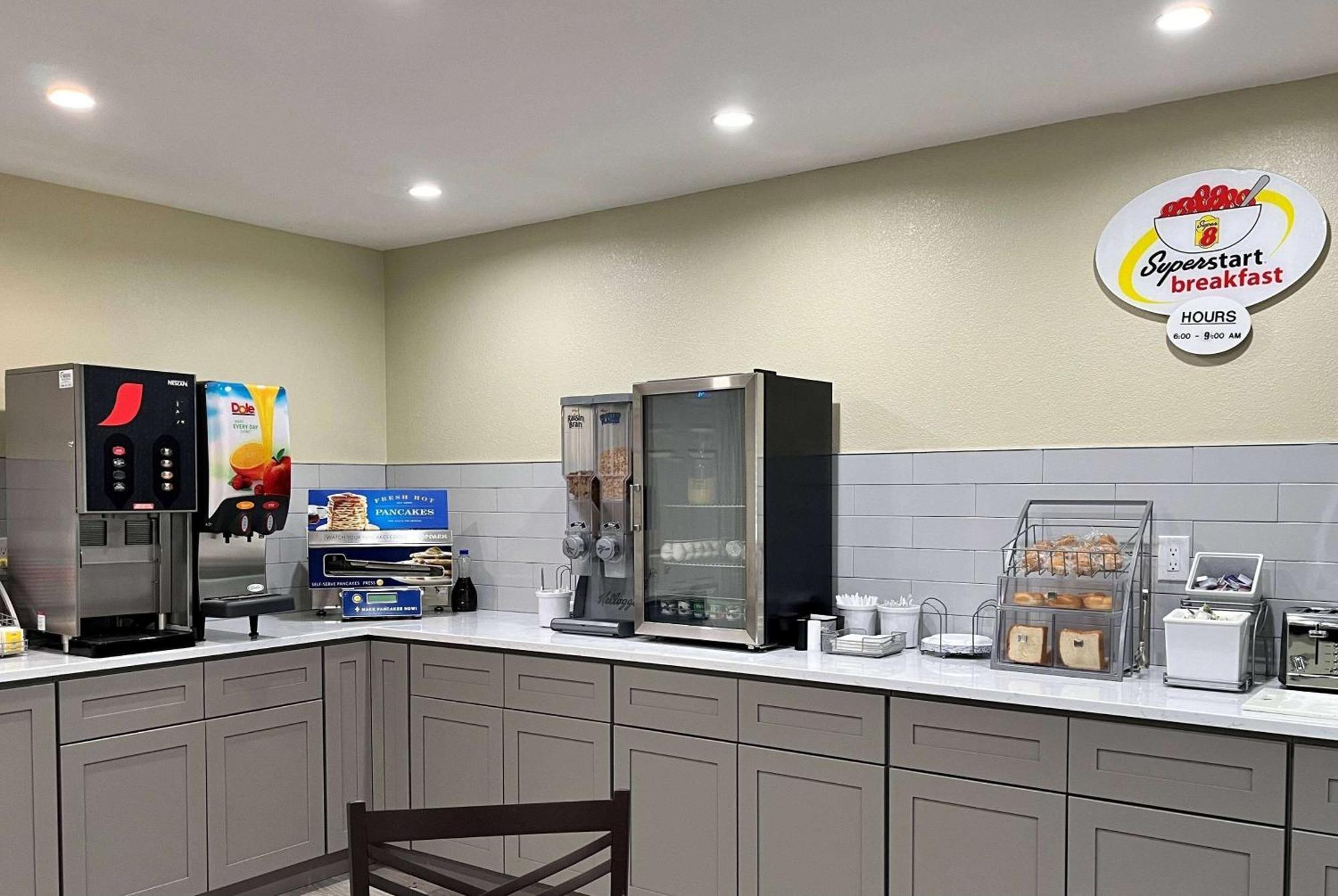 Super 8 By Wyndham Indianapolis Emerson Extérieur photo