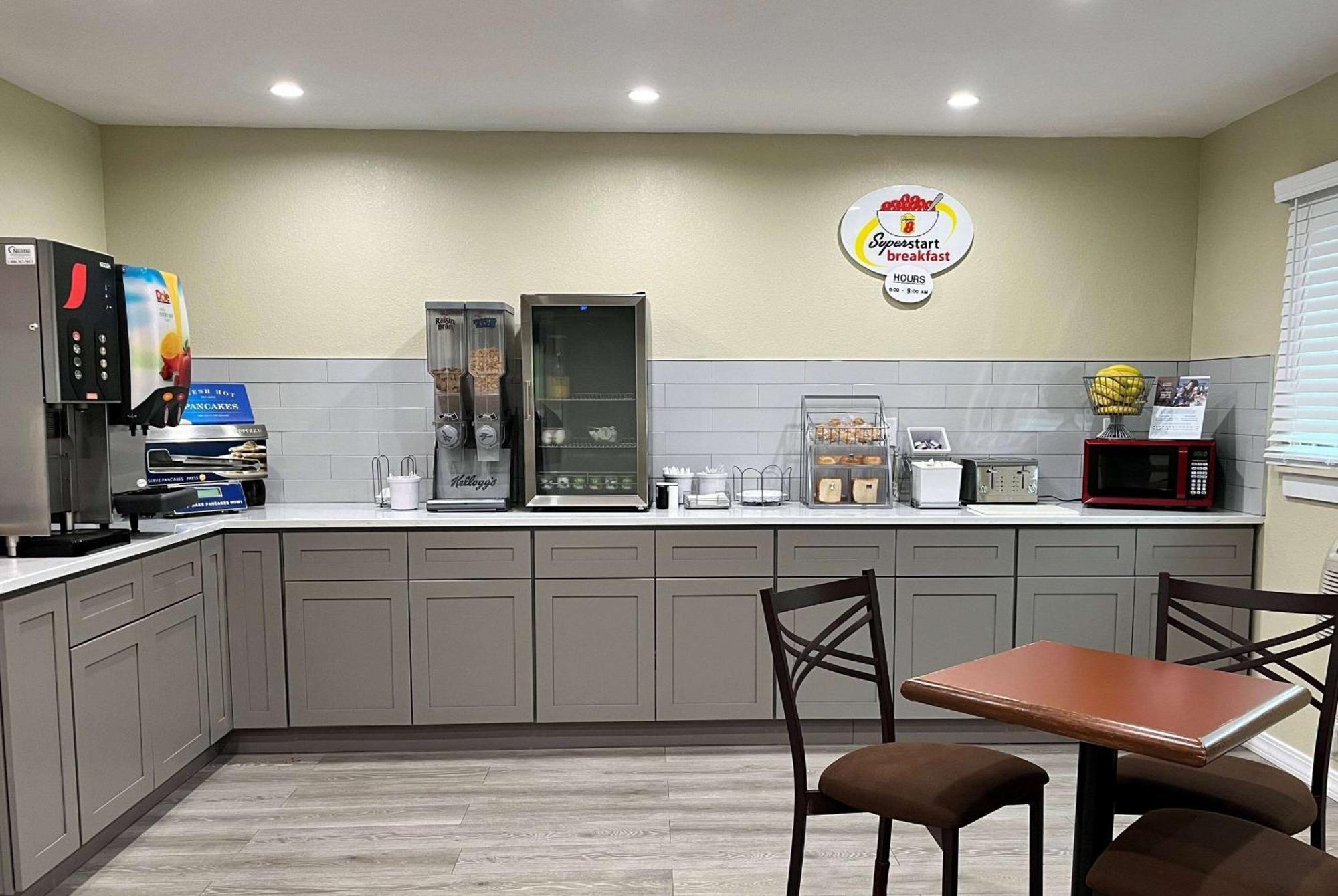 Super 8 By Wyndham Indianapolis Emerson Extérieur photo